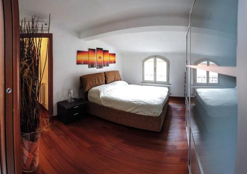 Mistral Holidays -Stupenda mansarda centralissima con finiture di lusso