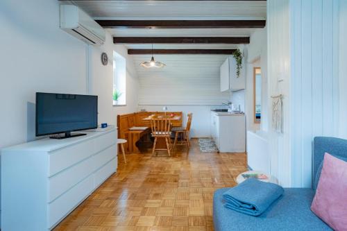 Misty May Apartment