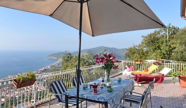 mit Meerblick und großer Terrasse by Interhome