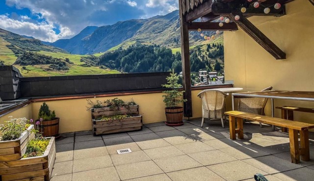 mit Panoramablick in die Bergwelt by Interhome