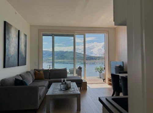 MJOS TOWER - Balcony Suite with lake view