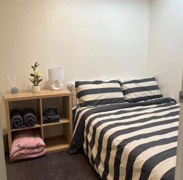 MKM Double Room - Shared Apartment with Host Couple