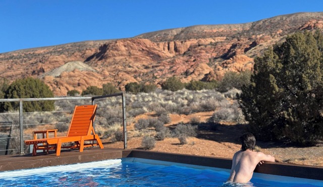 Moab Desert Oasis, Stunning Views, Pool, Hot tub, Sauna, Dome, Games, sleeps 26