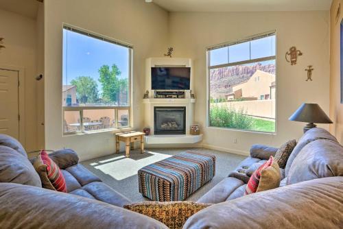 Moab Townhome w/Pool Access + Stunning Mtn Views!