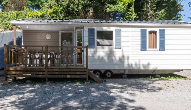Mobile Home 'Confort A - 1-8 Pers' with Shared Pool, Private Terrace and Shared Garden