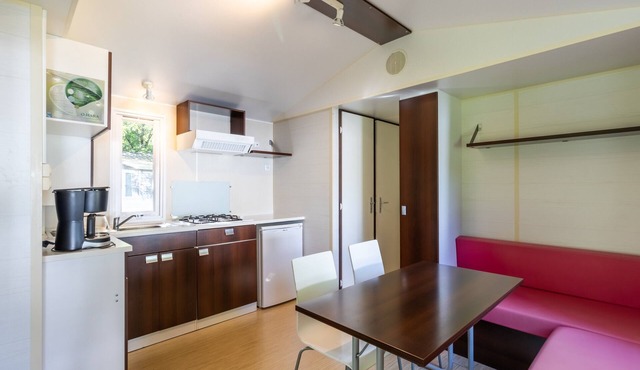 Mobile Home 'Du Soleil' with Shared Pool, Private Terrace and Wi-Fi