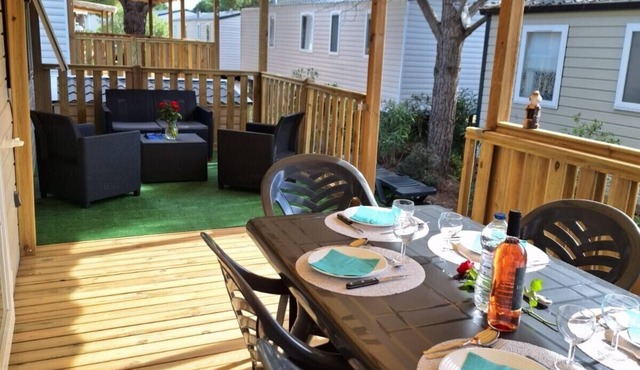 Mobile Home 'Mobil-home Camping Mar Estang' with Lake View, Shared Pool & Air Conditioning