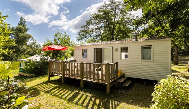Mobile Home 'Le Tilleul' with Shared Pool, Private Terrace and Private Garden