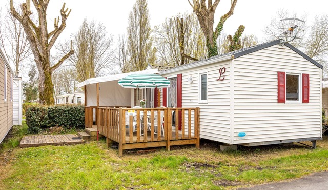 Mobile Home 'Piscines - Terrasse' with Shared Pool and Private Terrace