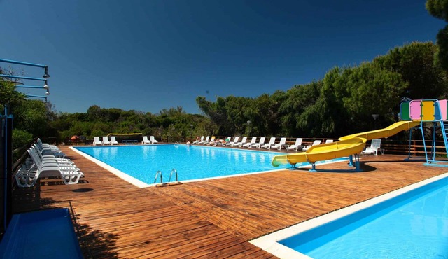 Mobile home with air conditioning, terrace and pool