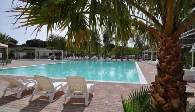 Mobile home with air conditioning, terrace and pool