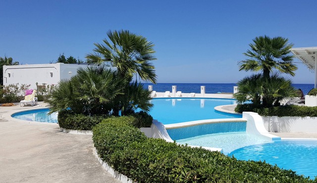 Mobile home with its own terrace, sea view, pool, beach and much more