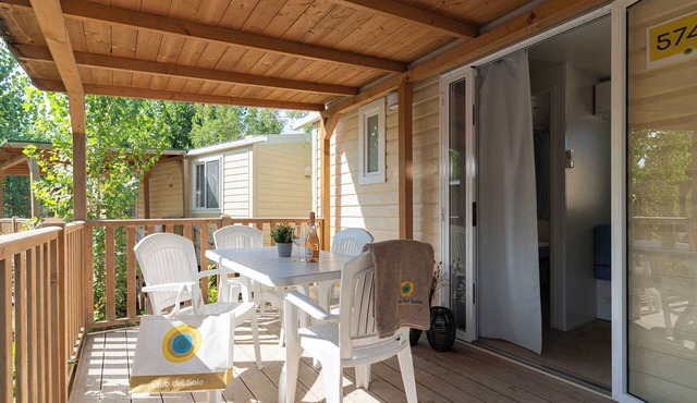 Mobile home with pool for 6 people