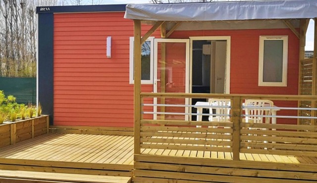 Mobile home with terrace for 4 people