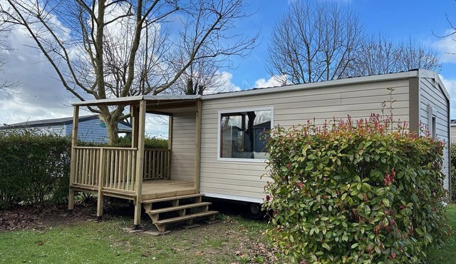 Mobile Home with Terrace, Ideal for 4