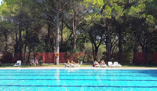 Mobilehome with table tennis and outdoor pool