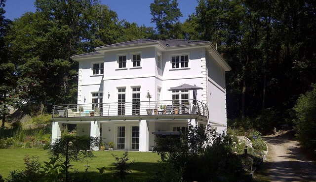 Modern apartment in spacious villa, 3,000 sqm property, south-facing slope, forest, WIFI