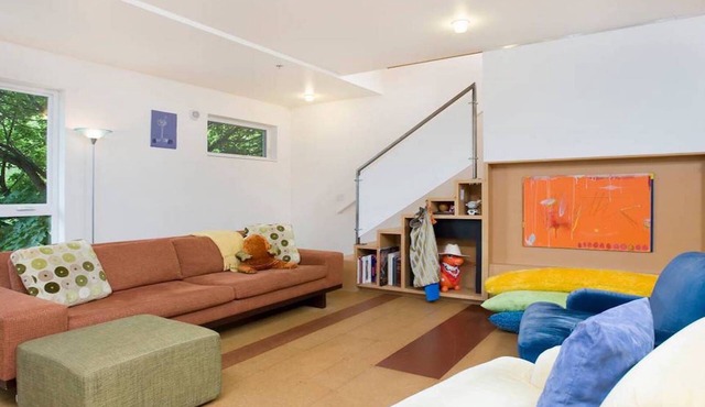 MOD GREEN-BUILT HOME IN CENTRAL SEATTLE