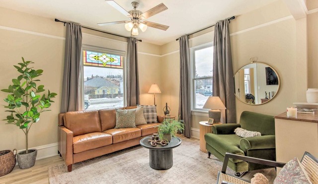 Mod Style home with Private Hot Tub in the heart of Red Lodge