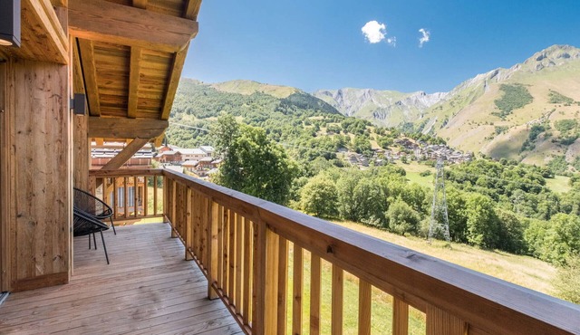 Modern duplex for 8, fireplace, sauna