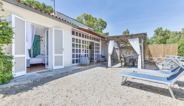 Modern apartment with garden, air conditioning and Wi-Fi