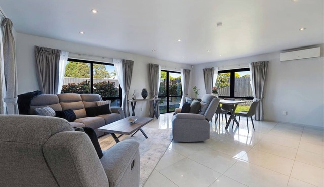 Modern Spacious Home with Backyard and Parking