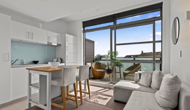 Modern Abode | Parking & Views near Ponsonby Rd