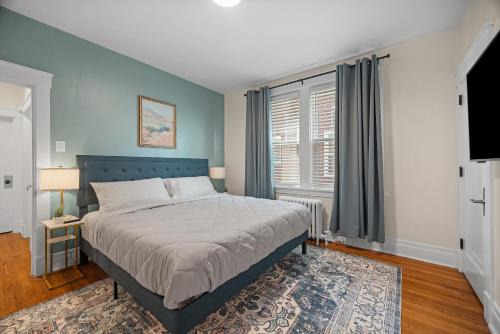 Modern 1 Bdr Apt King bed Sleeps4