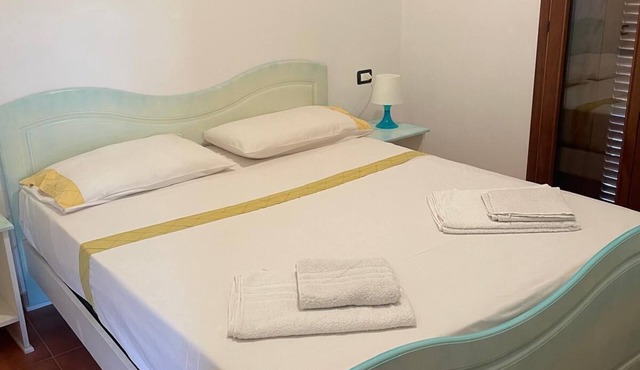 Modern 1 bed apartment sleep 3 sea view only 700mt from sea