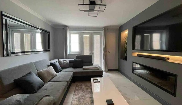 Modern 1 Bed Apartment