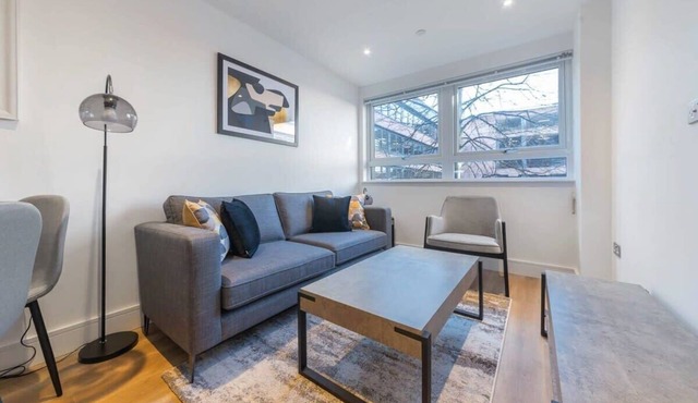 Modern 1 Bedroom Apartment in East Grinstead