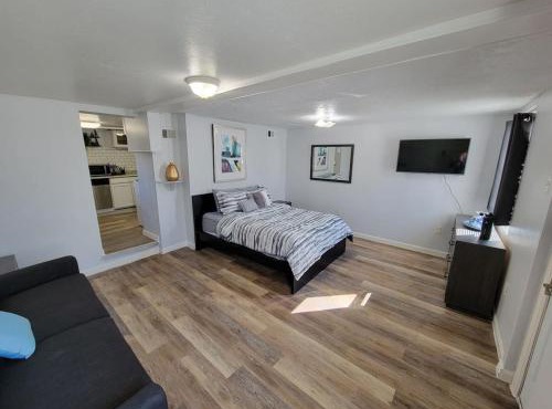 Modern 1 BR Apt - Easy Parking 5 min from Downtown