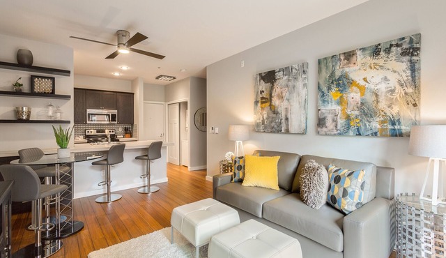 Modern 1 BR Quiet Condo in Seattle center, pool and fitness, FREE parking