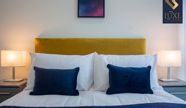 Modern 1 DBL Bed APT- w/Free Parking On-site- Slough