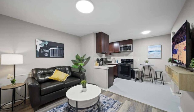 Modern 1BD Apartment Near Ferndale