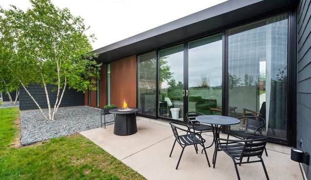 Modern 1BD Retreat · Patio & Firepit · Egg Harbor