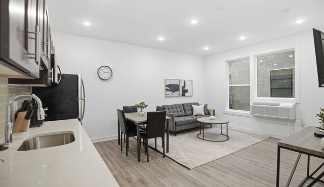 Modern 1BR/1BA unit at Fairmount Square