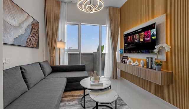 Modern 1BR - High Floor - Balcony - DAMAC Hills