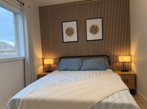 Modern 1BR Suite with Laundry, Workspace & WiFi