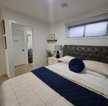 Modern 1BRM Private Suite - Free Parking- Near Henday - Pets Welcome