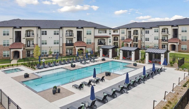 Modern 2-Bed/2-Bath Apartment in 2024 Complex - Owasso, OK