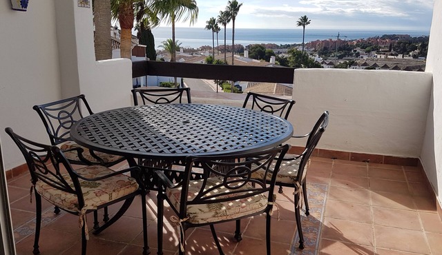 Modern 2 Bed ,2 bathroom refurbished apartment , outstanding sea and golf views