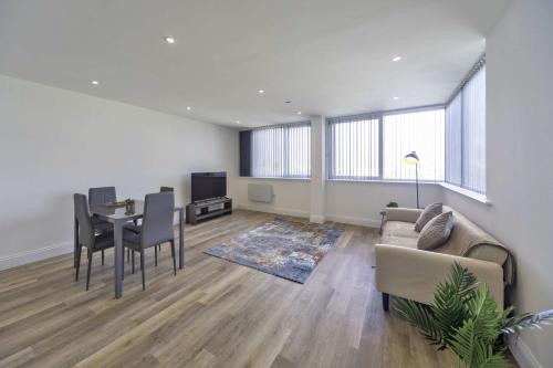 Modern 2 Bed Apartment in Gravesend w Games Room