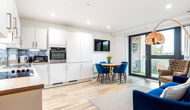 Modern 2-Bed Apartment by the Thames