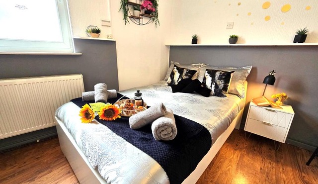 Modern 2-Bed flat NG7 Near QMC & Universities Long Stays Welcome