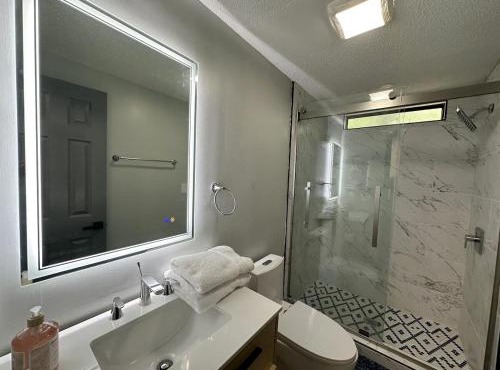Modern 2 bed Home 10 mins from Dtown Gainesville