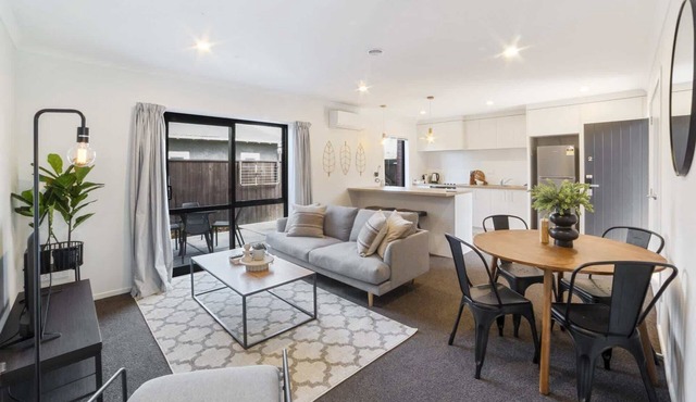 Modern 2-Bed Townhouse Near Hamilton Lake Domain