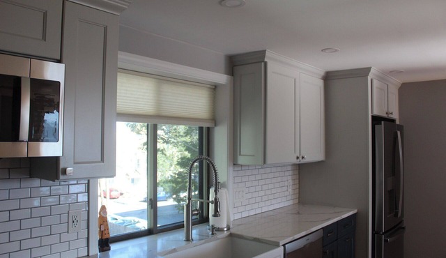 Modern 2-bedroom condo 1 mile to Salem