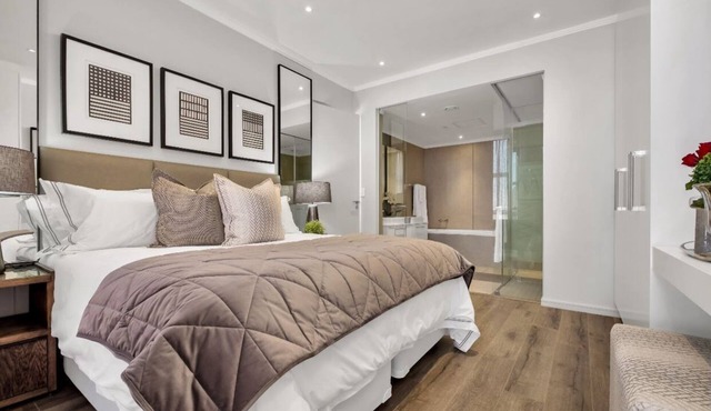 Modern 2-bedroom Executive apartment with WiFi, in Masingita Towers Sandton
