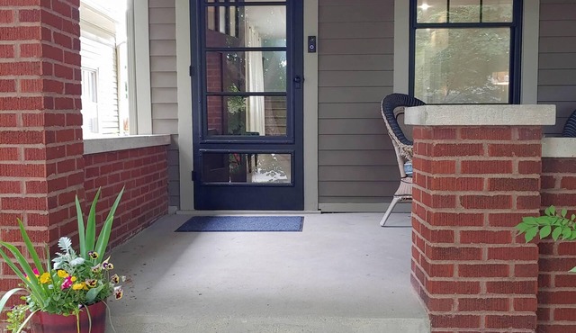 Modern 2 bedroom getaway with ammenities!
